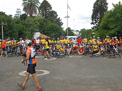 Actividad de mountain bike con partida y llegada en la Plaza Internacional