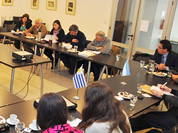 Decano de Facultad de Agronomía imparte curso sobre manejo y conservación de suelos en Argentina