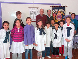 El Club de Leones Rivera Chico realiza pesquisamiento visual en la Escuela Nº 147