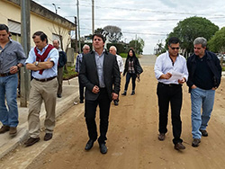 Intendente en recorrida por obras de urbanización del barrio Treinta Tres Orientales