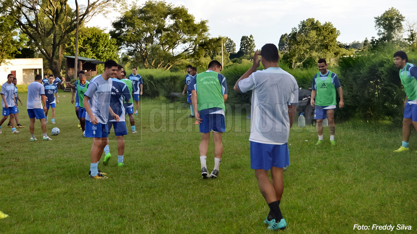 Entrenamiento de la selección mayor de fútbol de Rivera