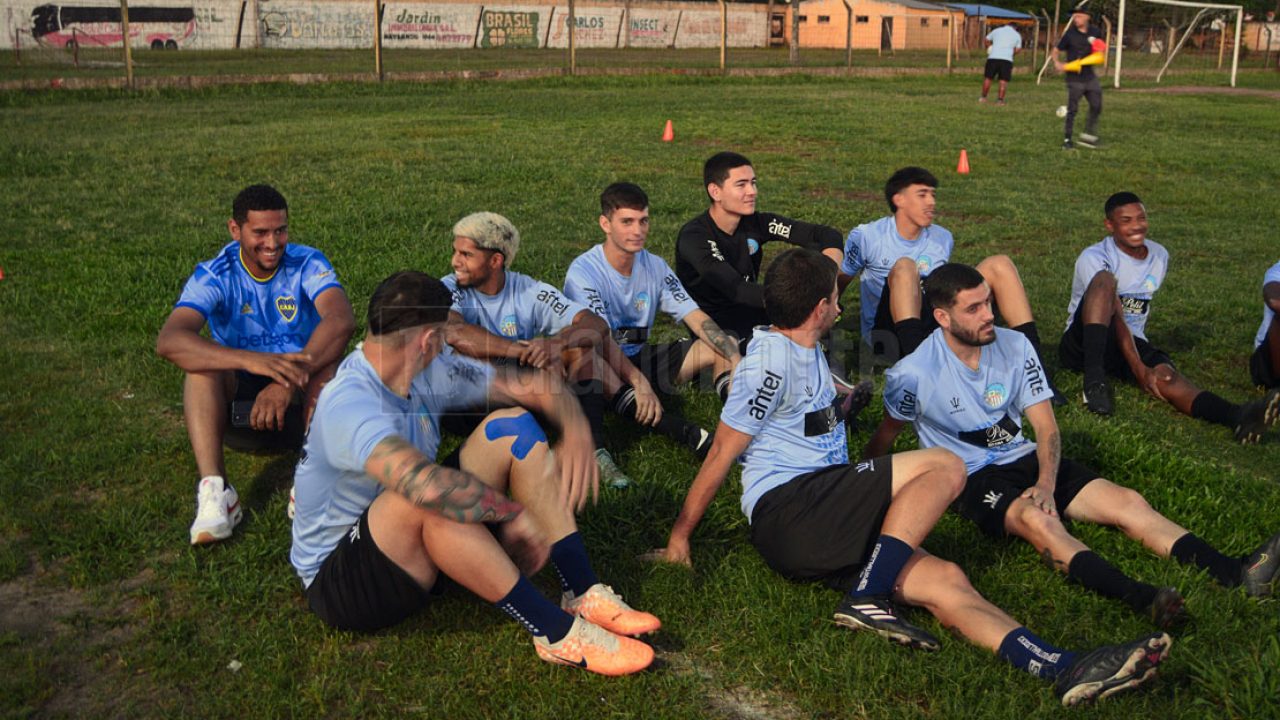 Cuatro jugadores provenientes del fútbol mexicano entrenaron en el Complejo  Uruguay Celeste - Diario Cambio Salto : Diario Cambio Salto